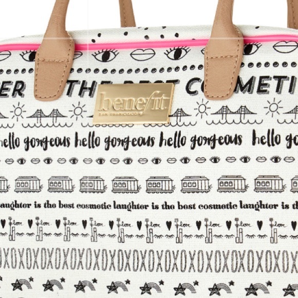 BENEFIT’S TOILETRY CASE - Picture 5 of 5